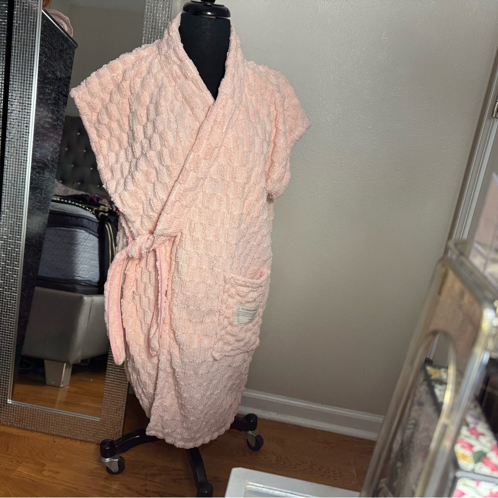 Cozy Pink Textured Robe - Picture 2 of 9